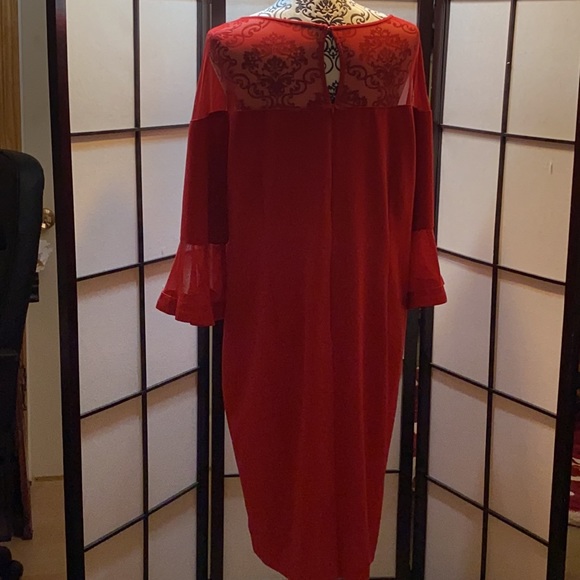 L’âne Bryant New Red fancy dress with flare at base of arms size 16! - Picture 4 of 8